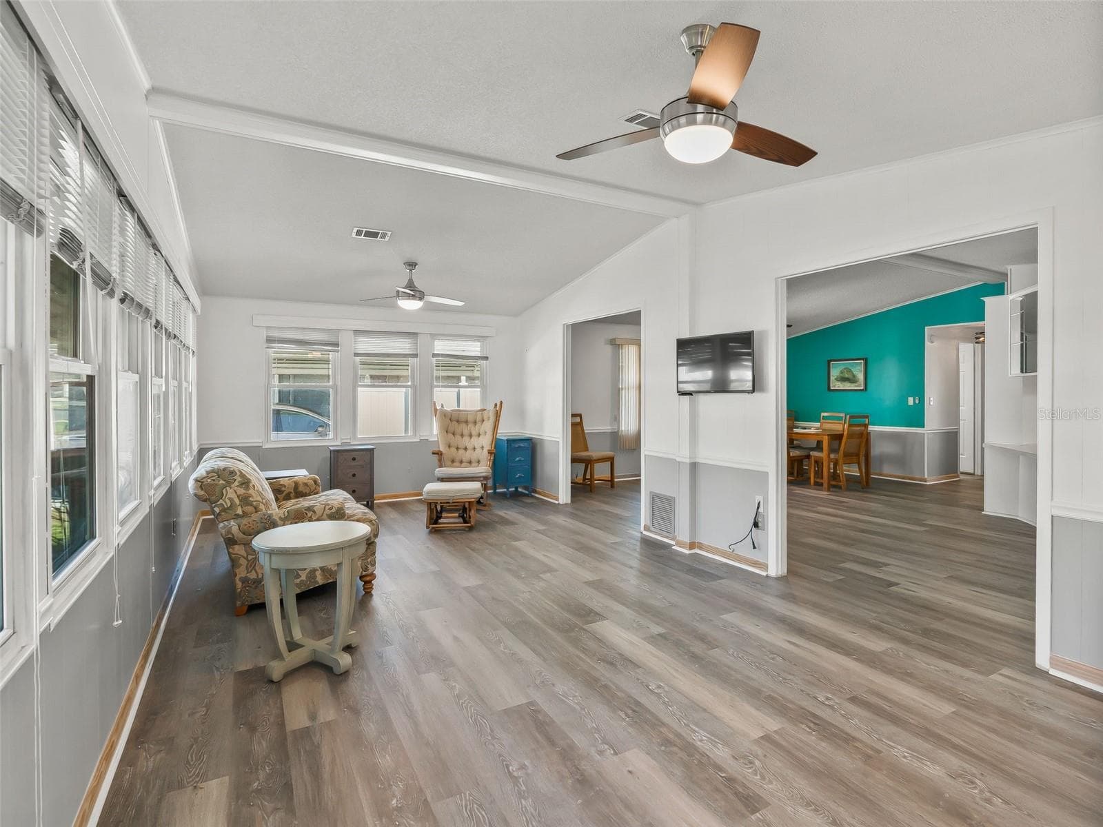 1514 HILLCREST DRIVE — photo 4 of 35