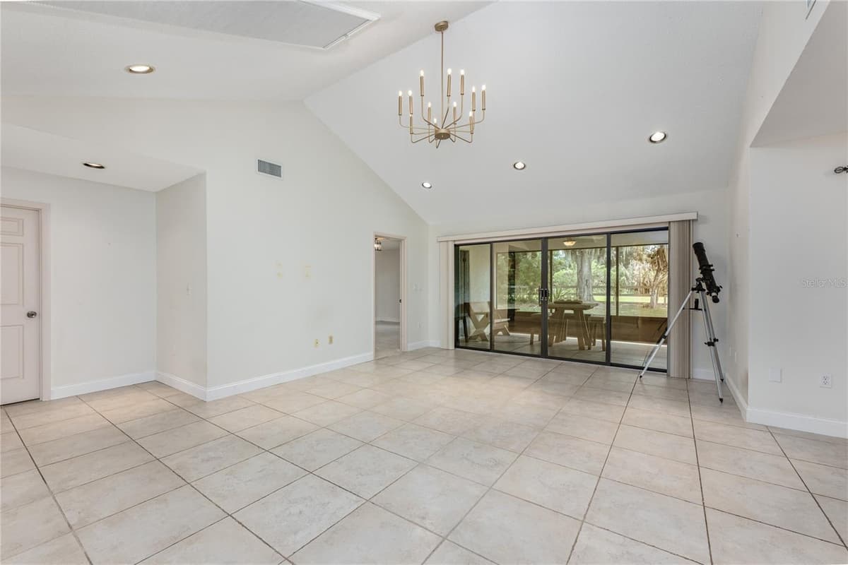109 WATERWOOD DRIVE — photo 8 of 53