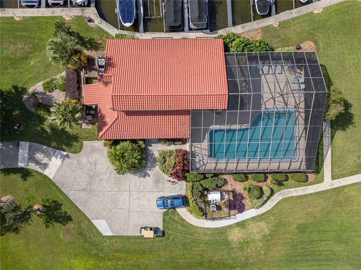 109 WATERWOOD DRIVE — photo 36 of 53