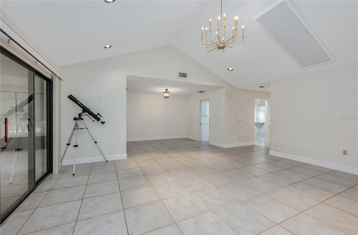 109 WATERWOOD DRIVE — photo 9 of 53
