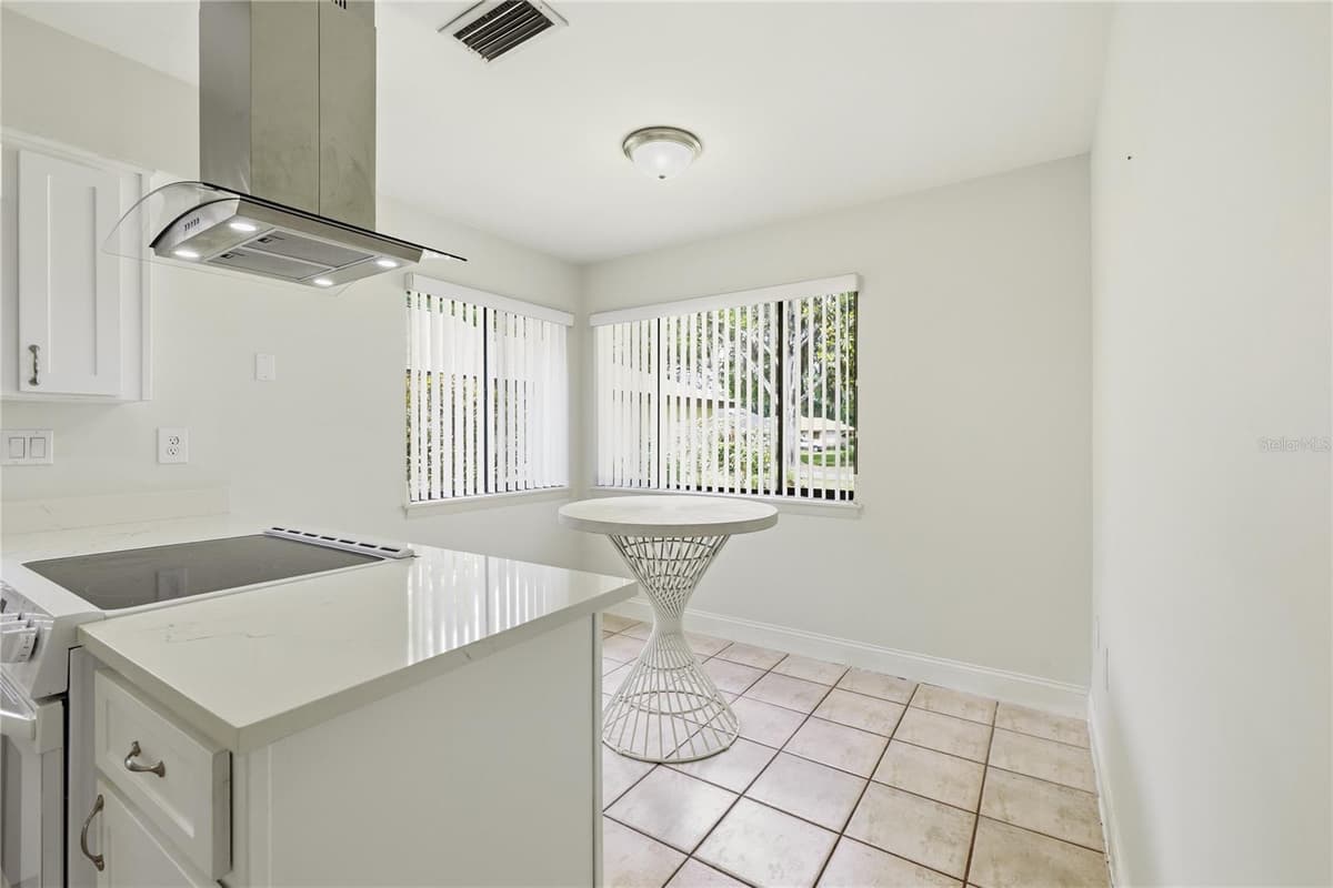 109 WATERWOOD DRIVE — photo 14 of 53