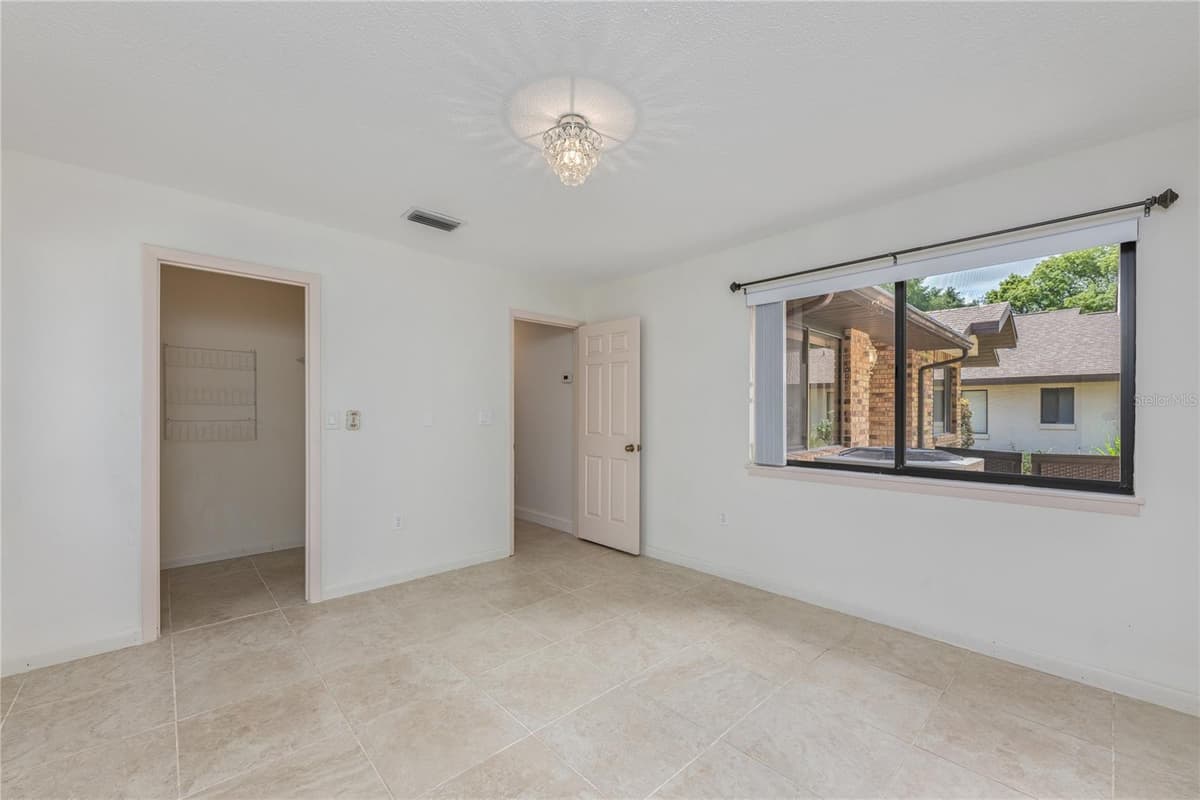 109 WATERWOOD DRIVE — photo 7 of 53
