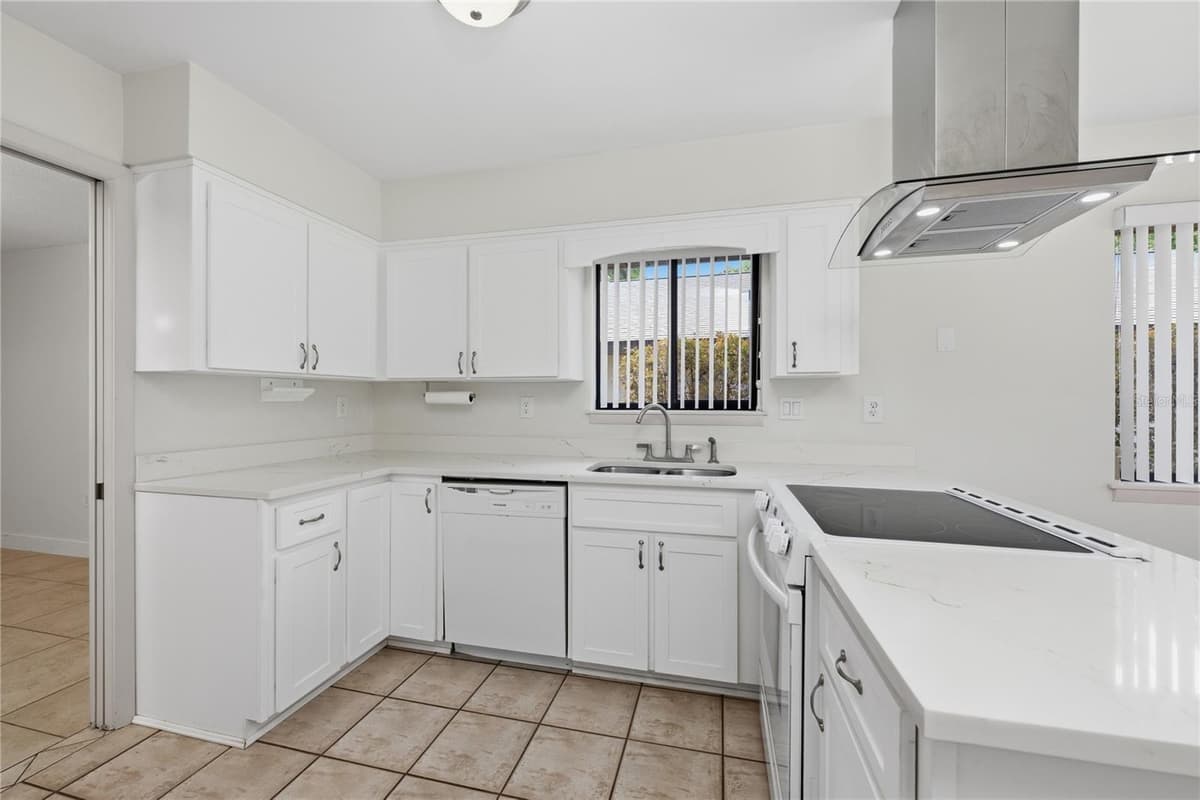 109 WATERWOOD DRIVE — photo 13 of 53