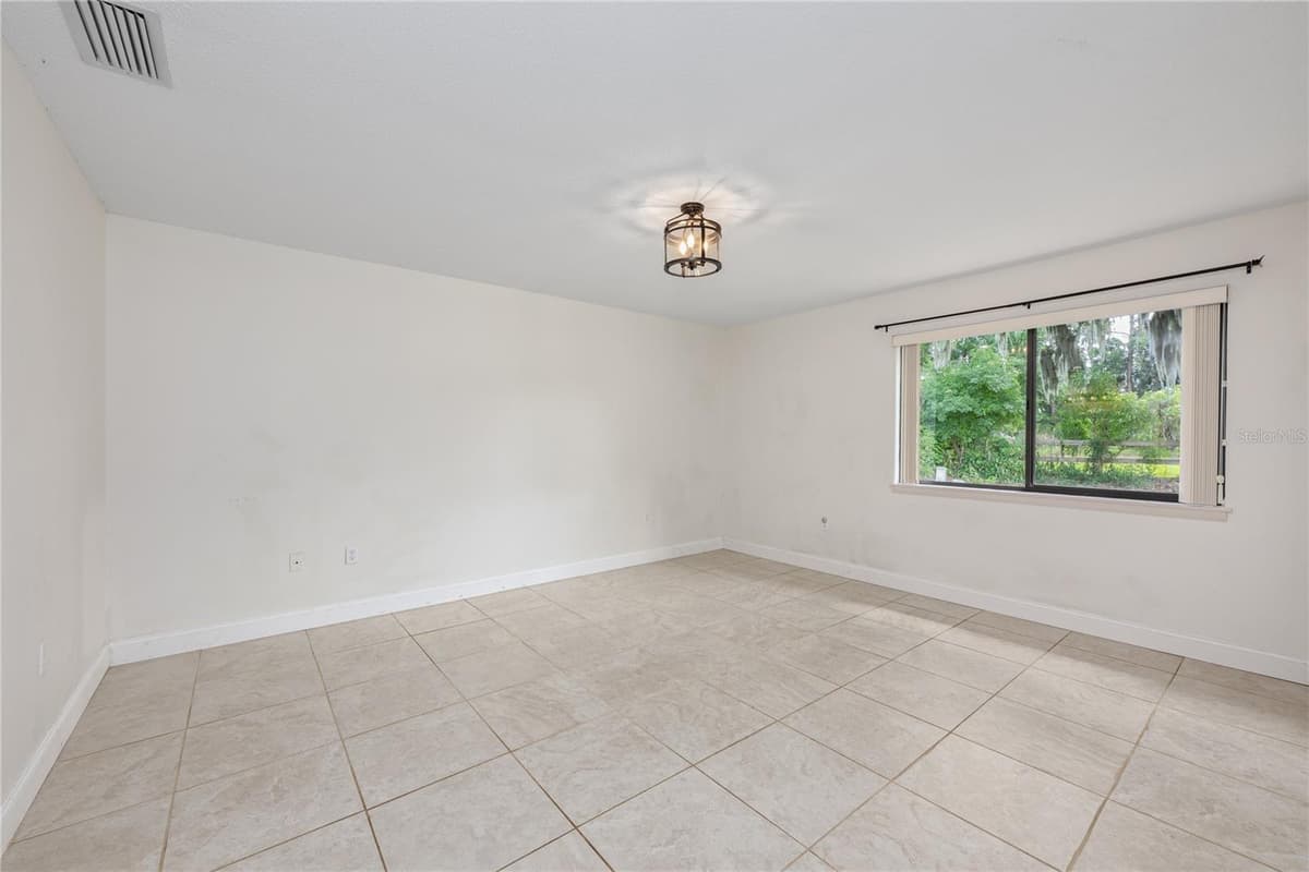 109 WATERWOOD DRIVE — photo 15 of 53