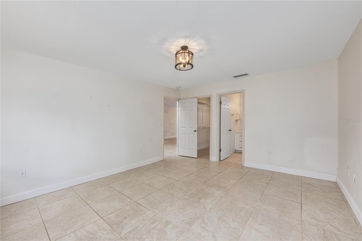 109 WATERWOOD DRIVE — photo 17 of 53