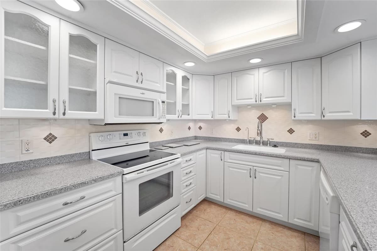 220 BELLEVIEW BOULEVARD — photo 8 of 29