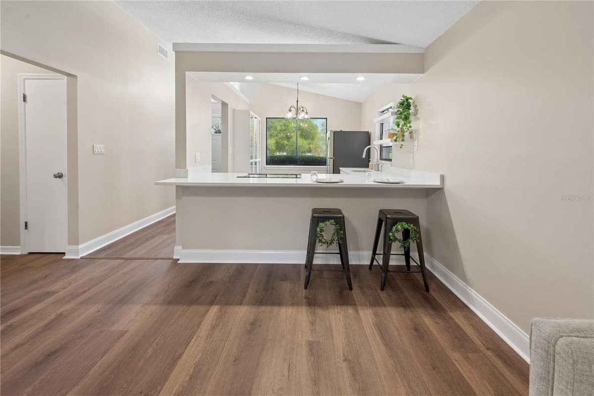 950 LAWRENCE BOULEVARD — photo 15 of 41