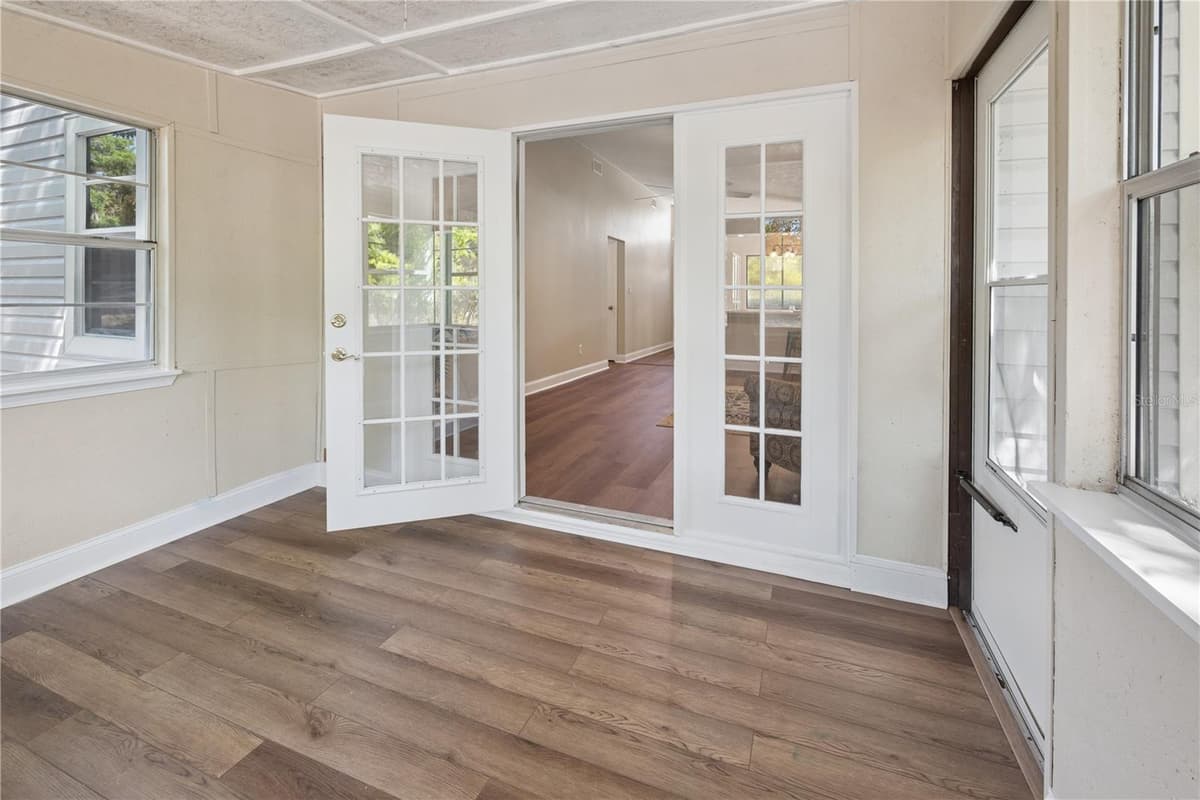 950 LAWRENCE BOULEVARD — photo 14 of 41