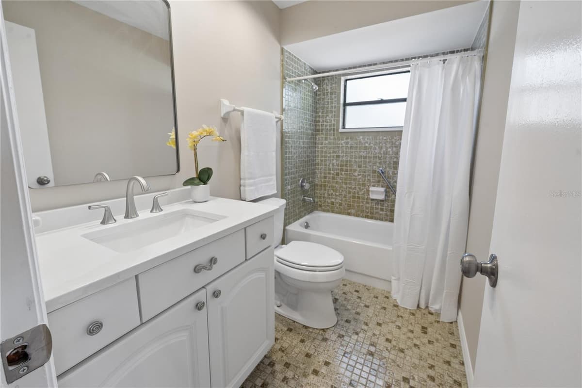 950 LAWRENCE BOULEVARD — photo 27 of 41
