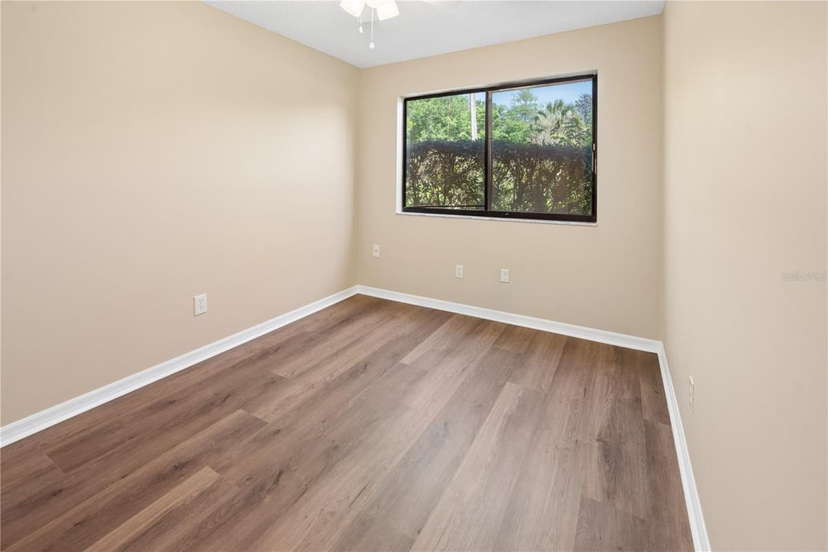 950 LAWRENCE BOULEVARD — photo 30 of 41