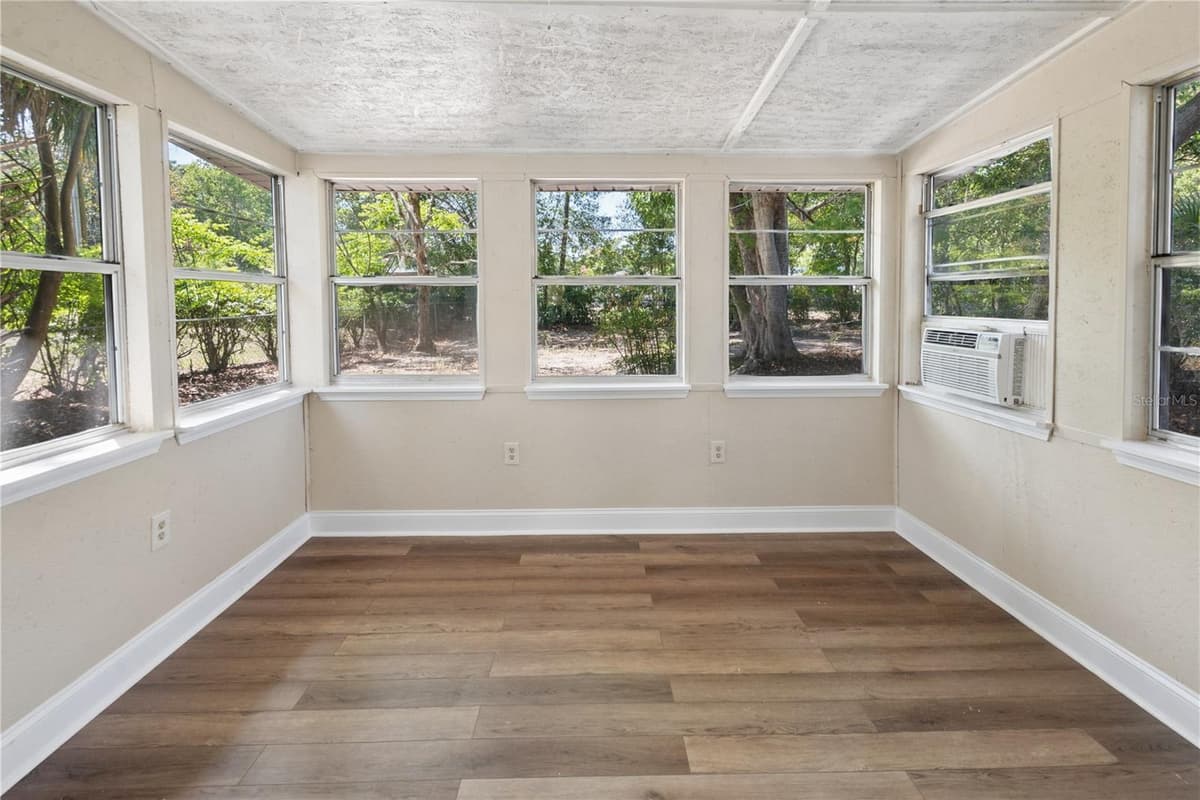 950 LAWRENCE BOULEVARD — photo 13 of 41