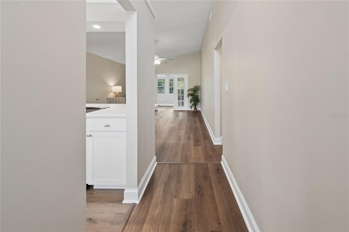 950 LAWRENCE BOULEVARD — photo 4 of 41