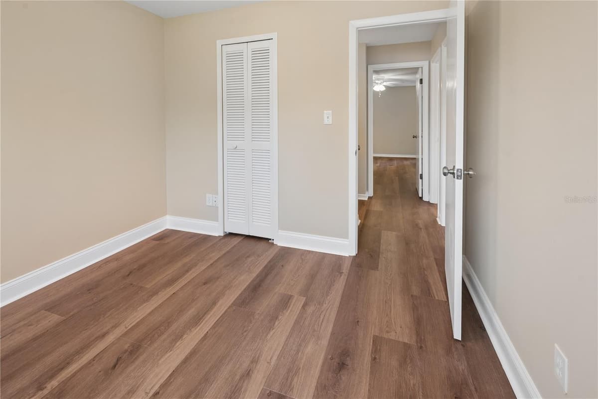 950 LAWRENCE BOULEVARD — photo 25 of 41