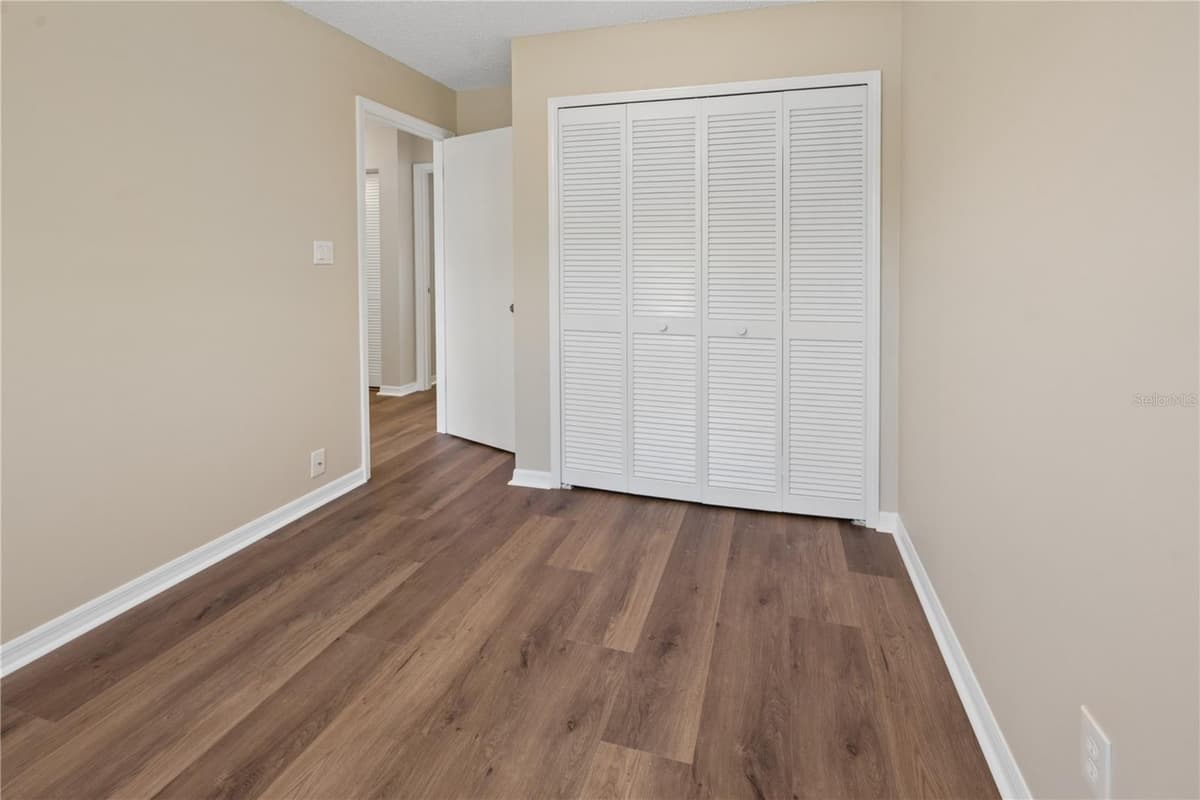950 LAWRENCE BOULEVARD — photo 31 of 41