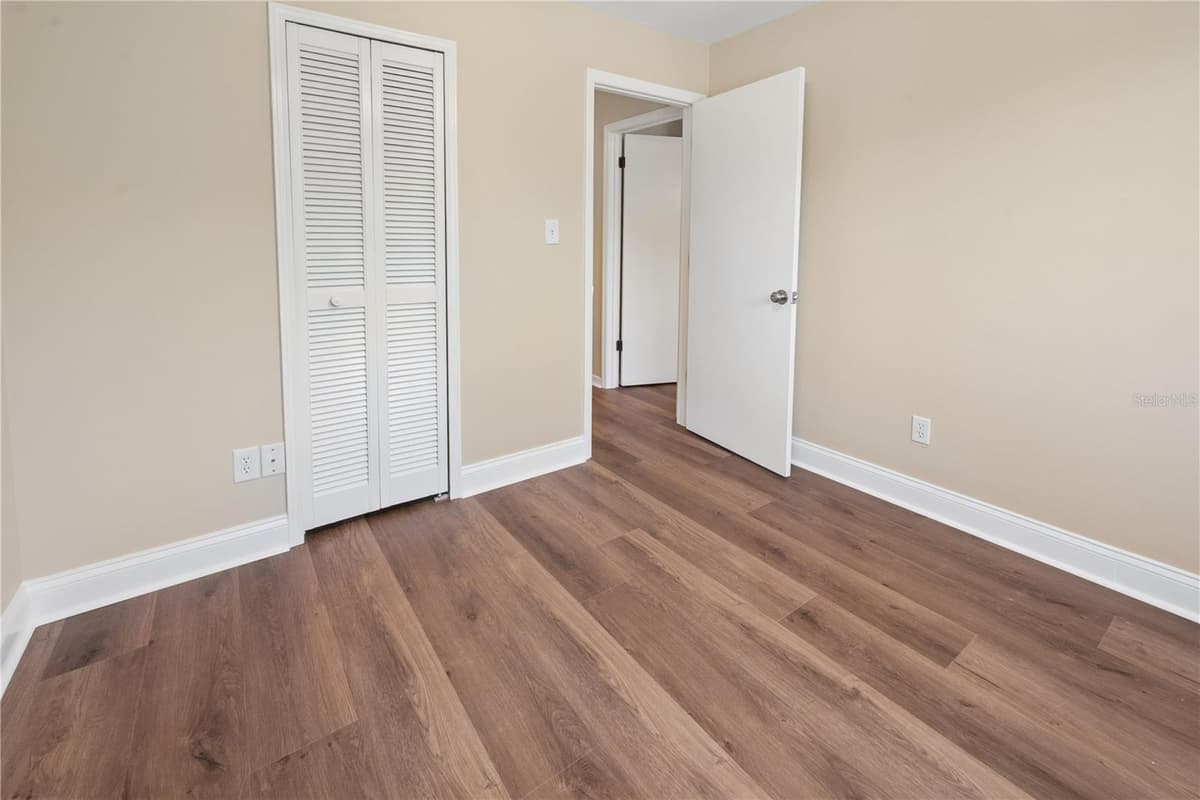 950 LAWRENCE BOULEVARD — photo 26 of 41