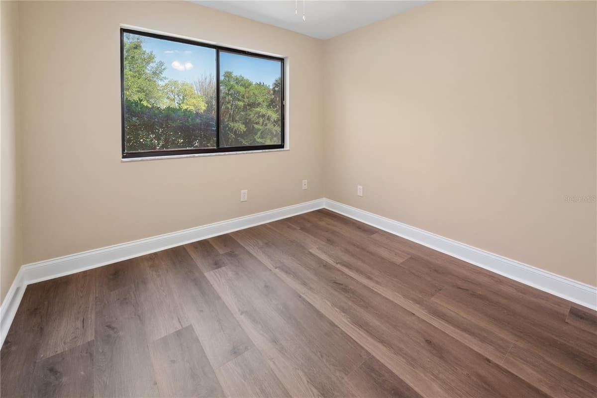 950 LAWRENCE BOULEVARD — photo 24 of 41