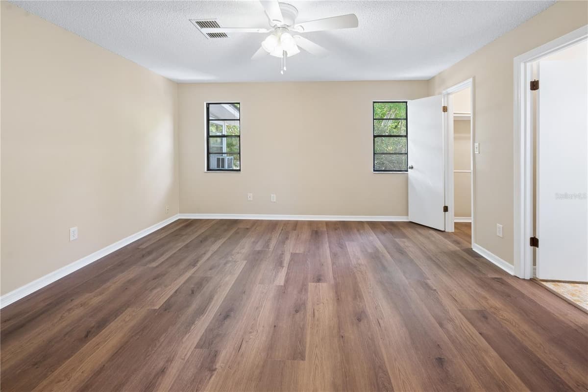 950 LAWRENCE BOULEVARD — photo 17 of 41