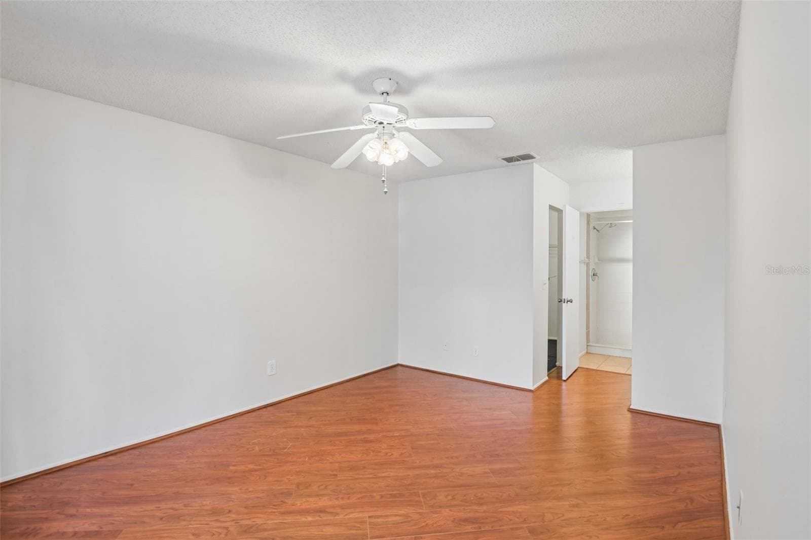 7713 HILLSIDE COURT — photo 14 of 33
