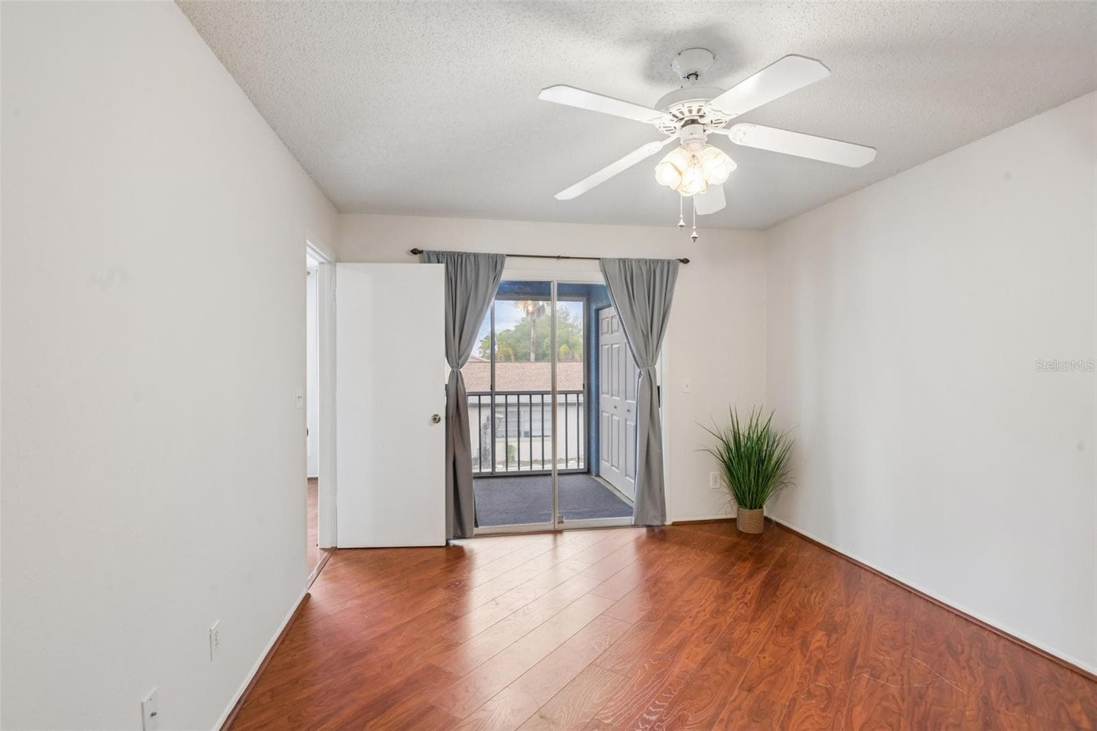 7713 HILLSIDE COURT — photo 16 of 33