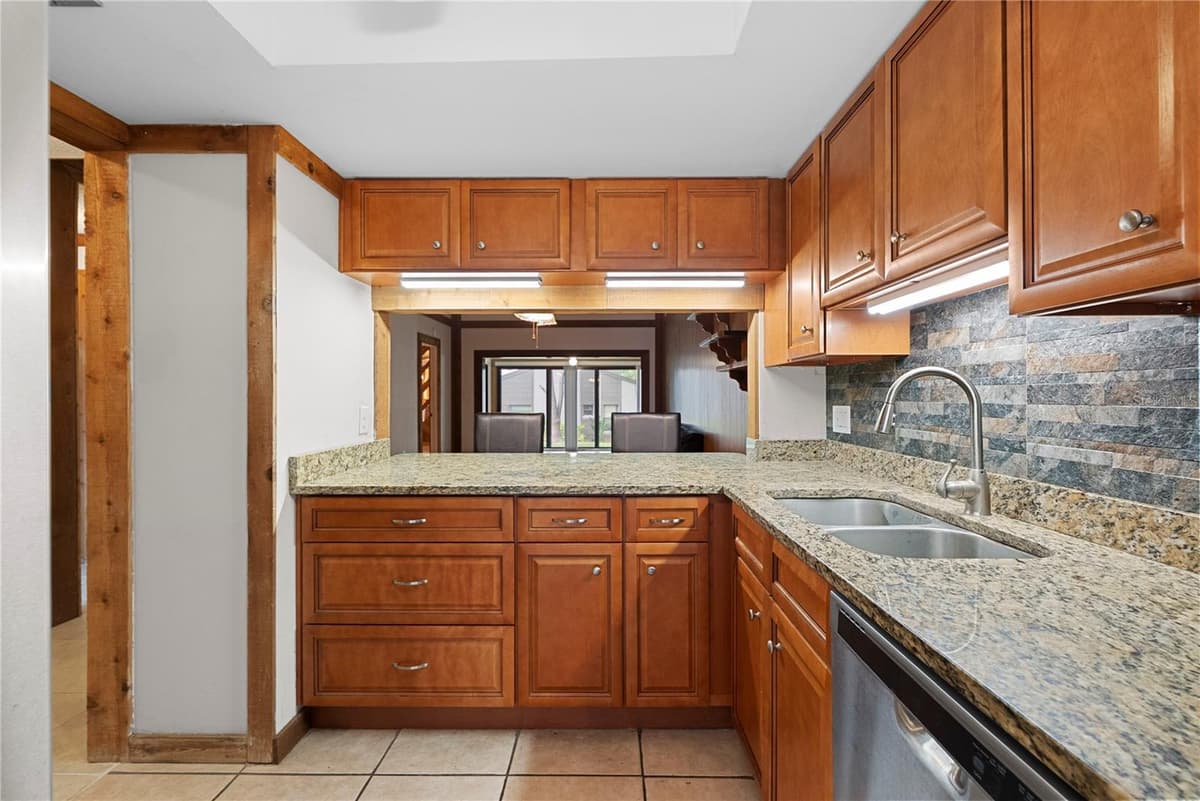 497 MEADOWOOD BOULEVARD — photo 7 of 30