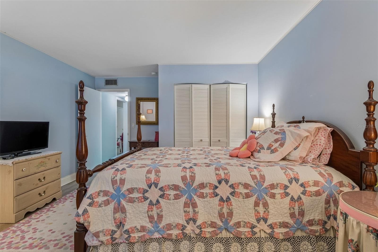 200 GLENNES LANE — photo 14 of 35