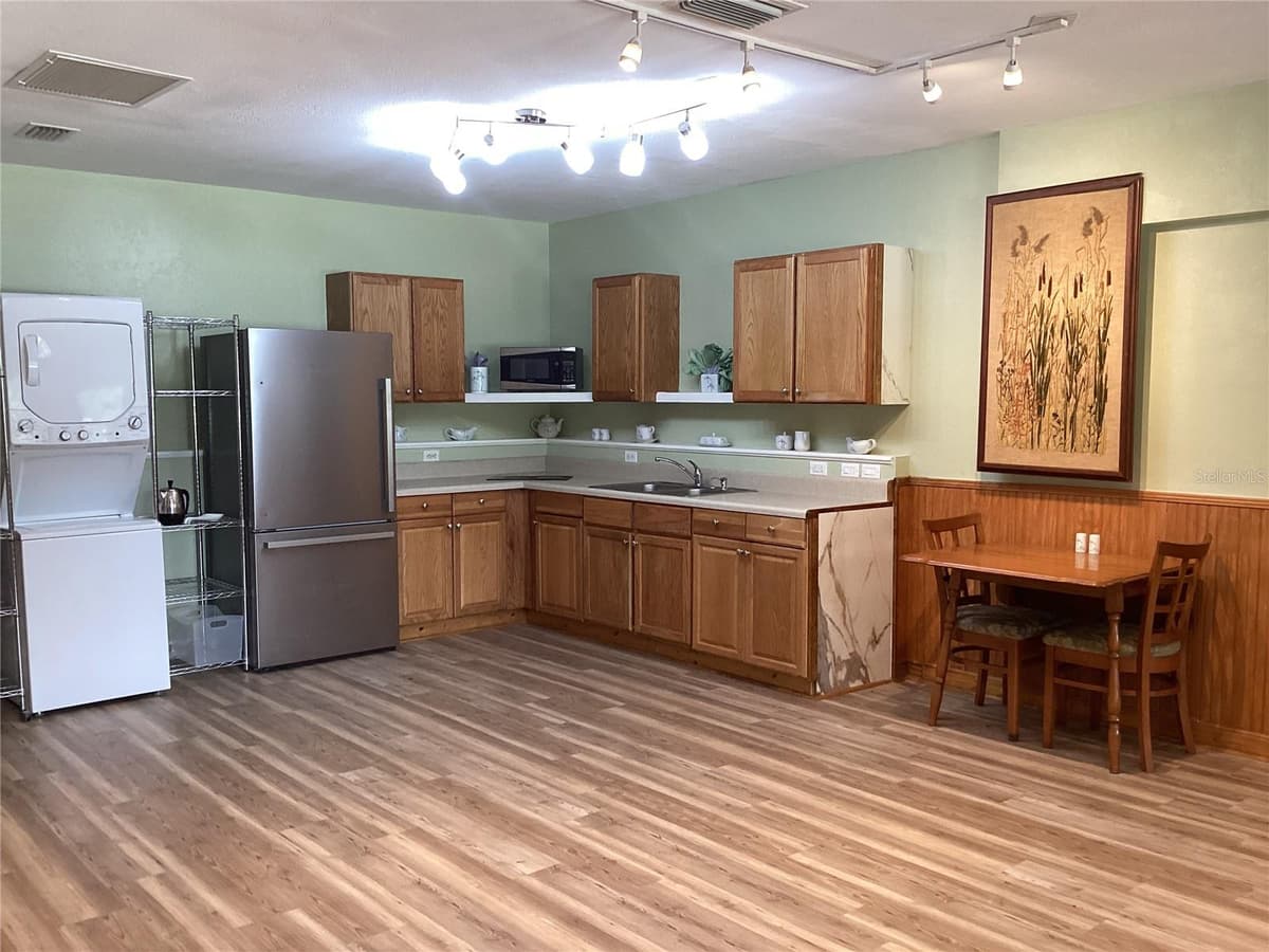 360 LAKEVIEW DRIVE — photo 11 of 17