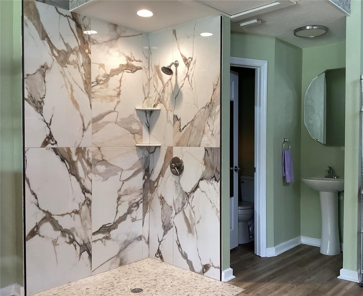 360 LAKEVIEW DRIVE — photo 12 of 17