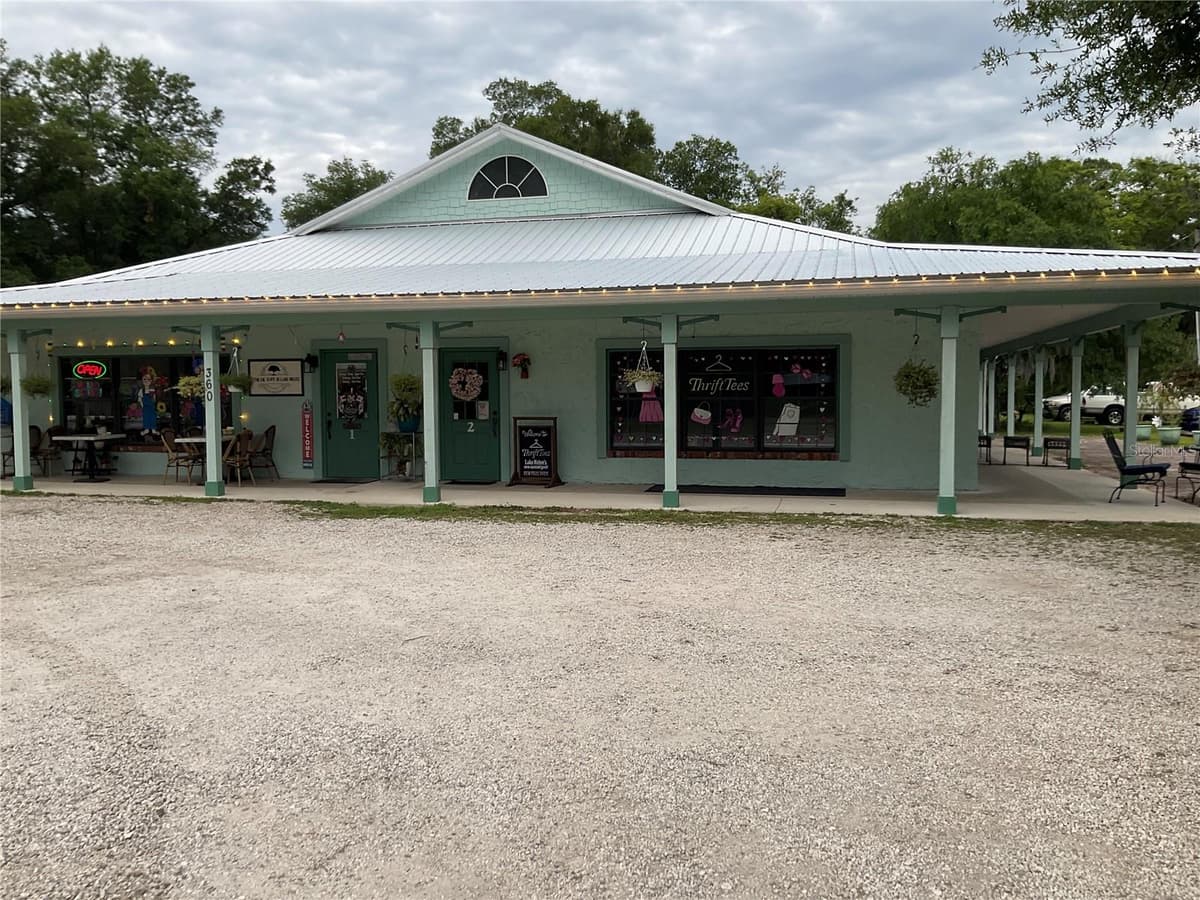 360 LAKEVIEW DRIVE — photo 1 of 17