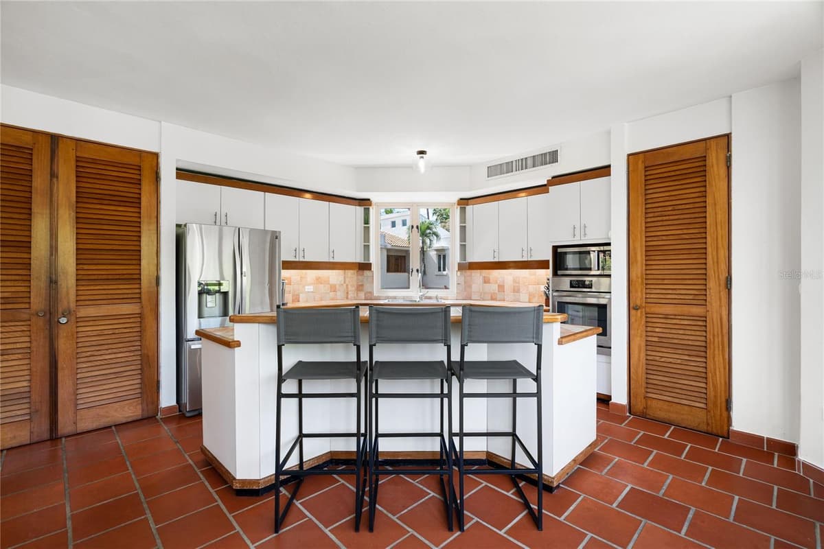 86 LAKESIDE VILLAS — photo 8 of 25