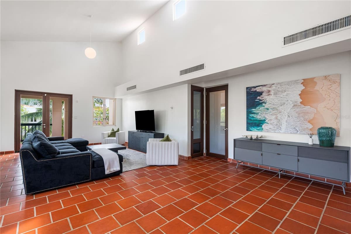 86 LAKESIDE VILLAS — photo 3 of 25