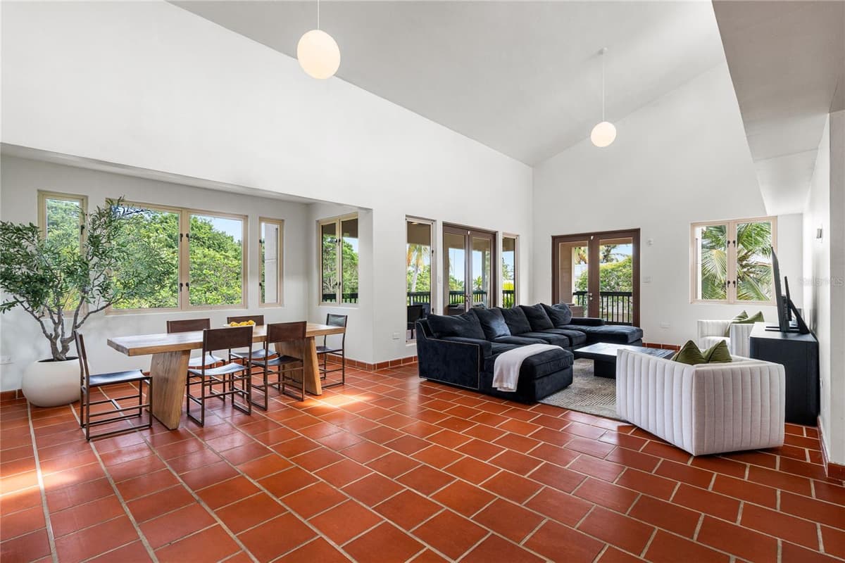 86 LAKESIDE VILLAS — photo 2 of 25