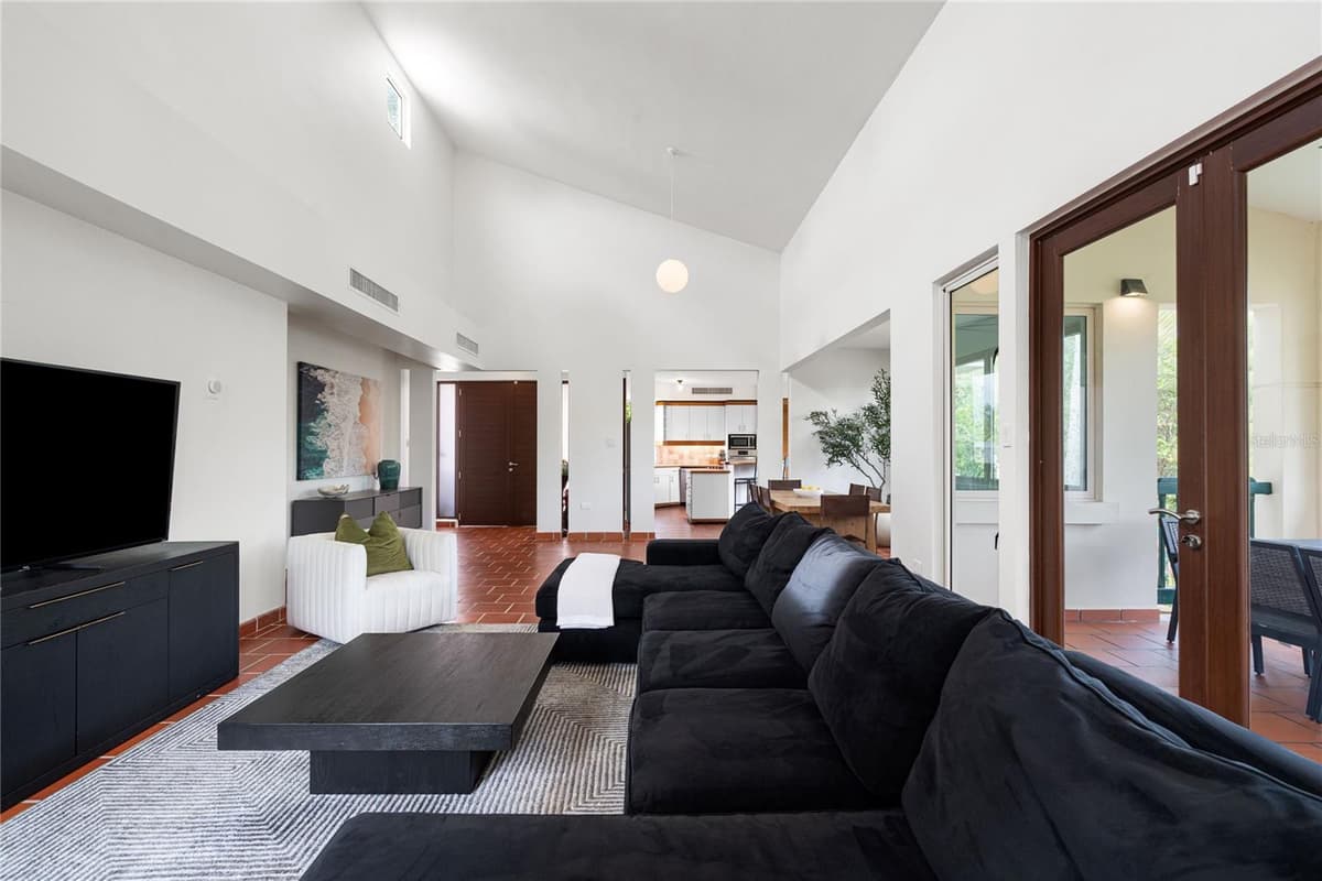 86 LAKESIDE VILLAS — photo 4 of 25