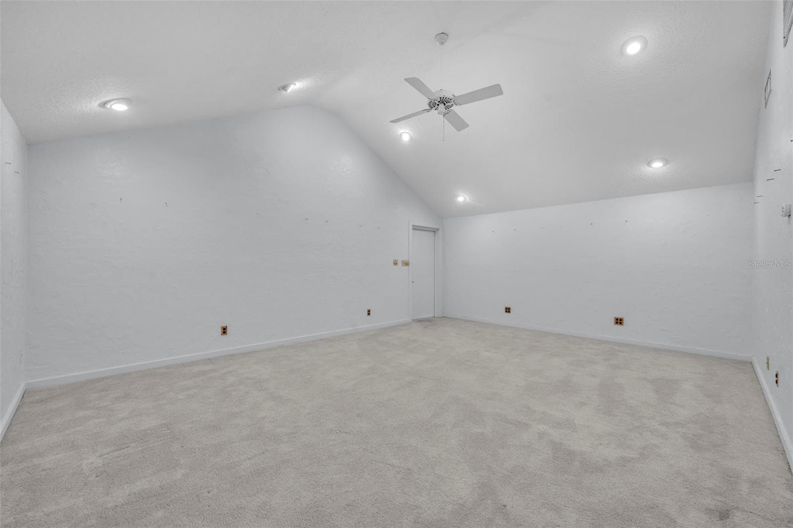 1001 VERSAILLES COURT — photo 14 of 53