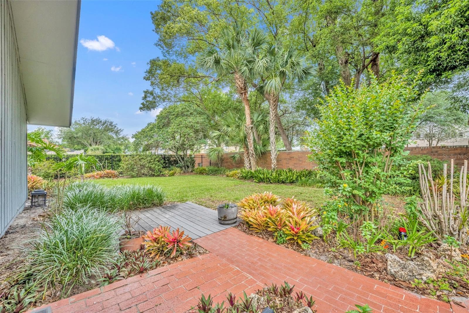 1001 VERSAILLES COURT — photo 46 of 53