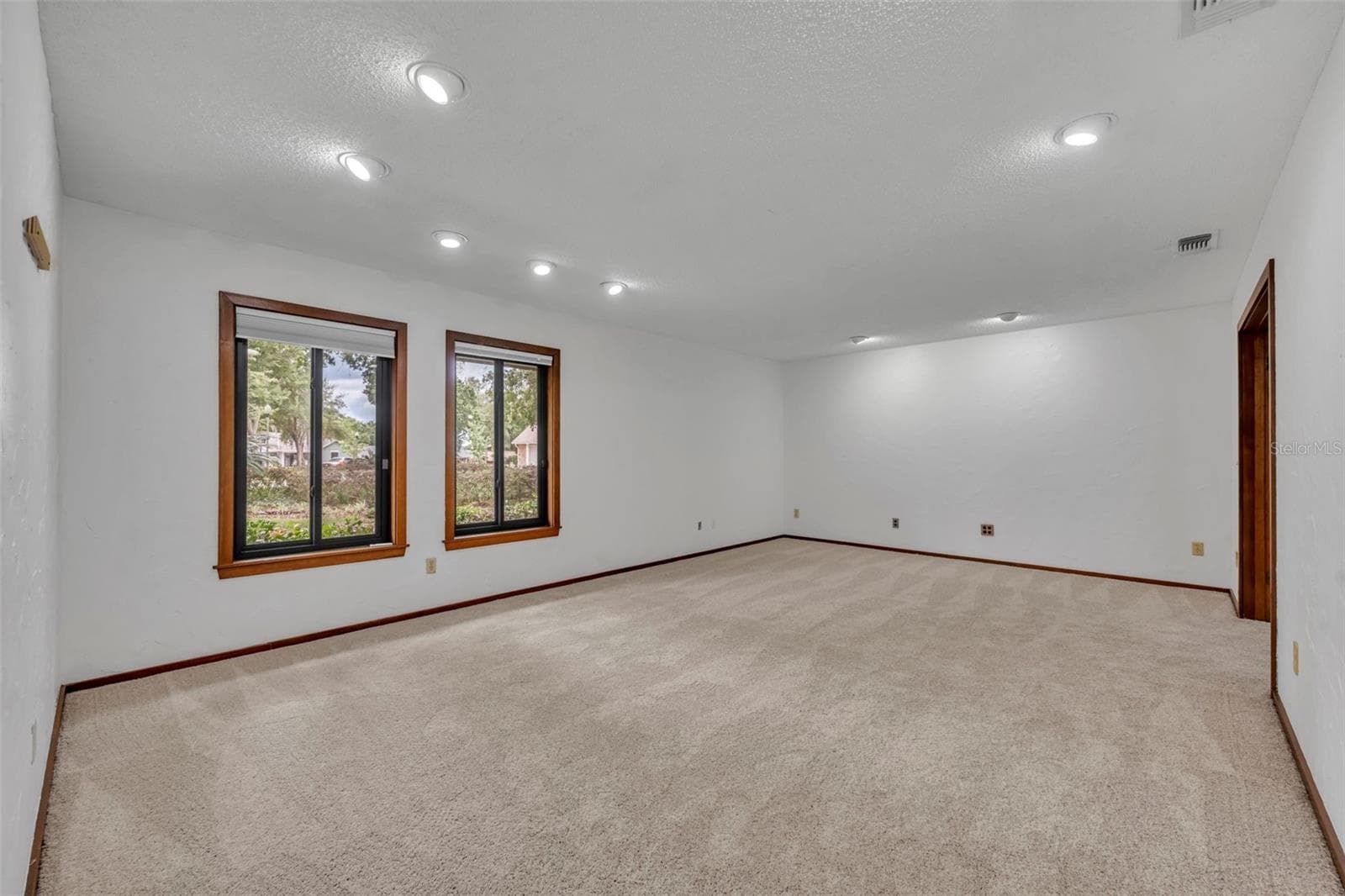1001 VERSAILLES COURT — photo 7 of 53