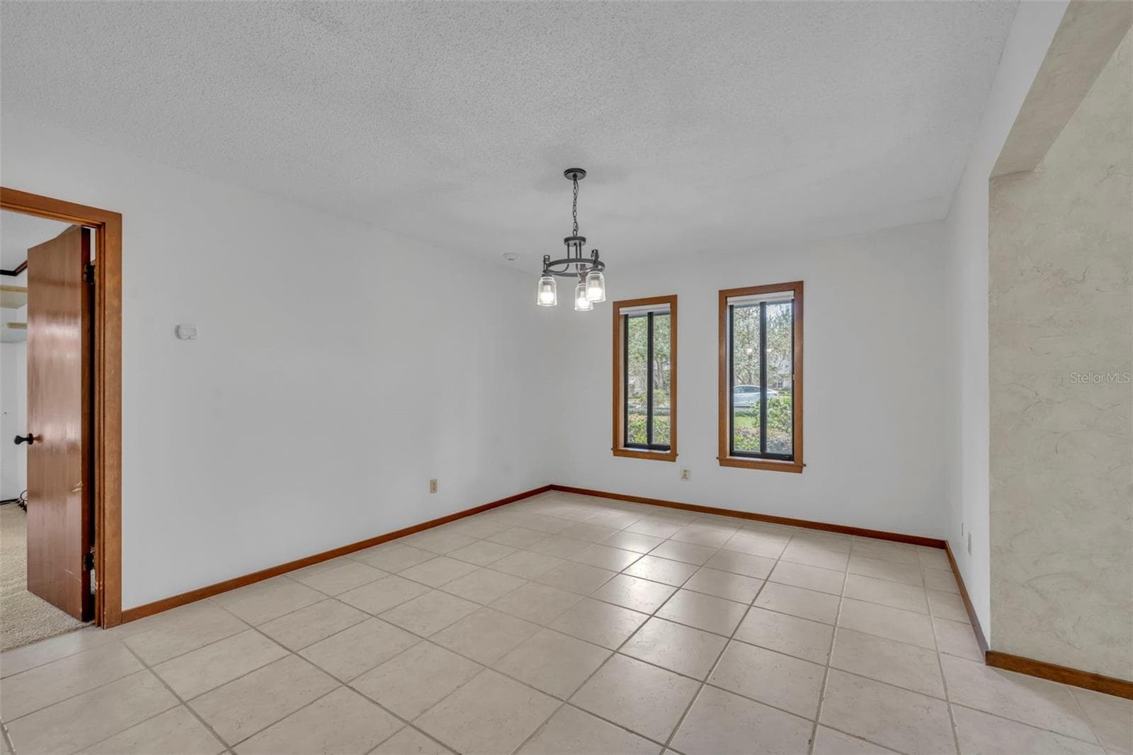 1001 VERSAILLES COURT — photo 30 of 53