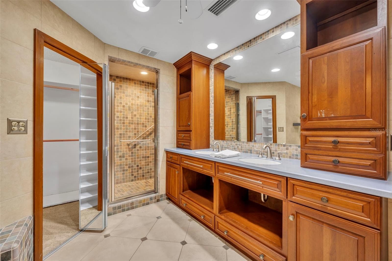 1001 VERSAILLES COURT — photo 19 of 53