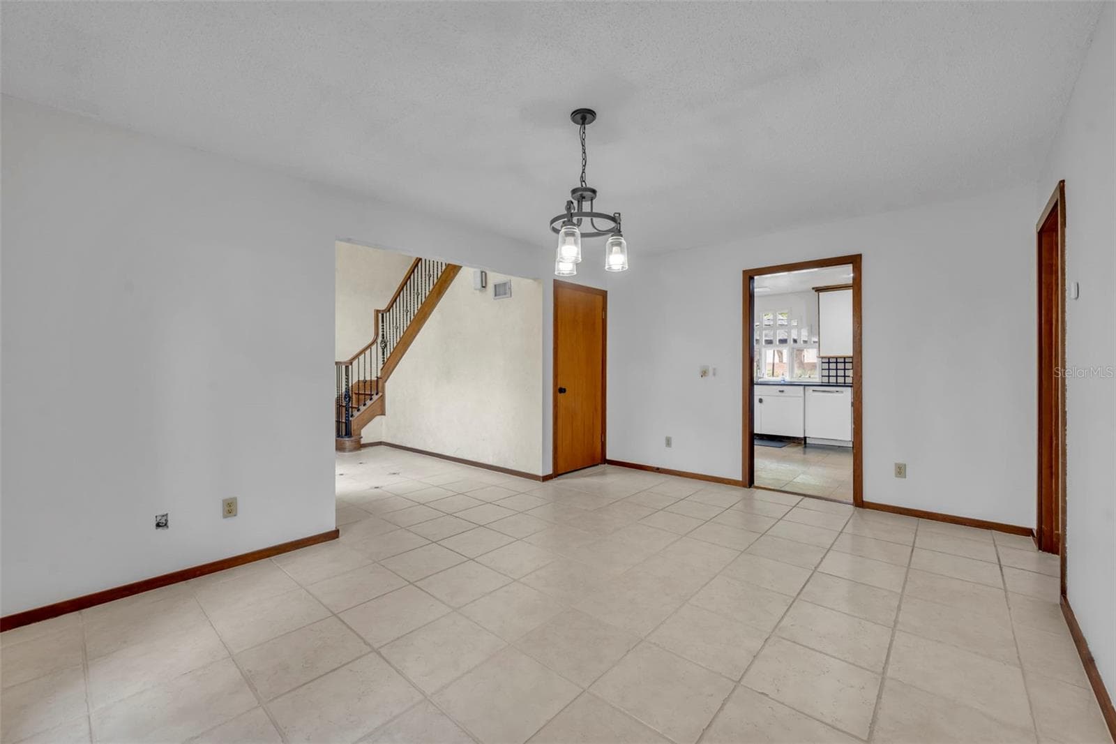 1001 VERSAILLES COURT — photo 31 of 53