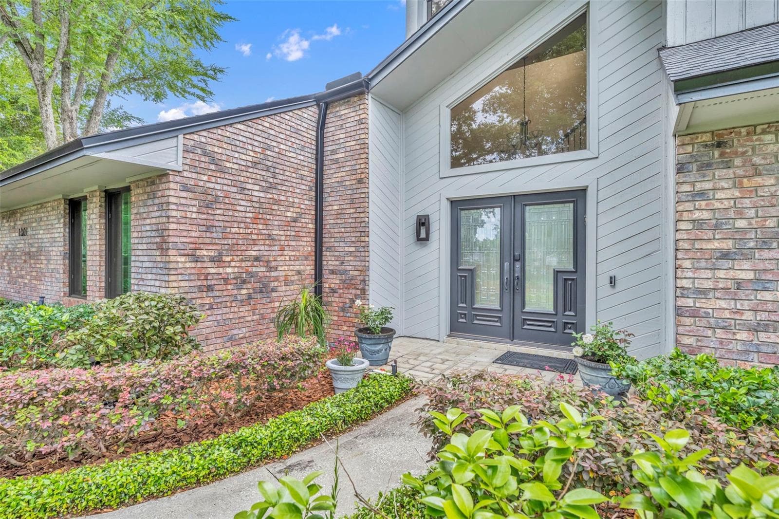 1001 VERSAILLES COURT — photo 3 of 53