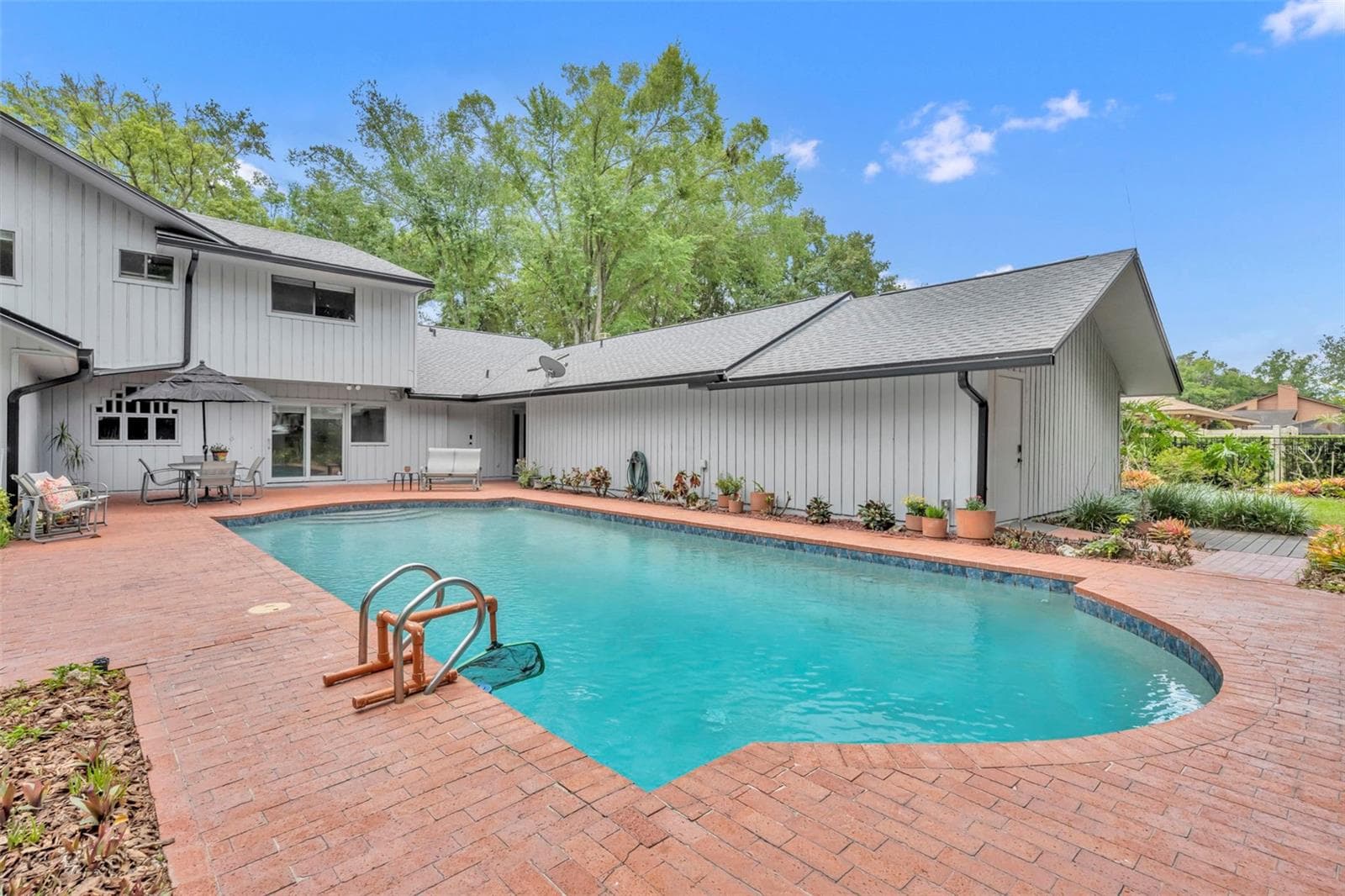 1001 VERSAILLES COURT — photo 40 of 53