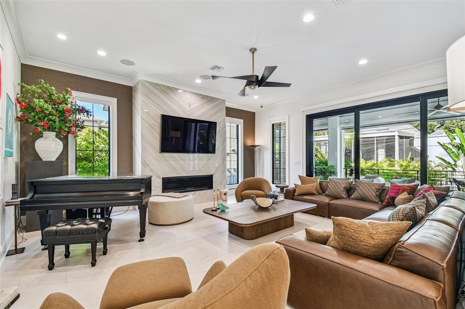 2915 HARBOR VIEW AVENUE — photo 3 of 58