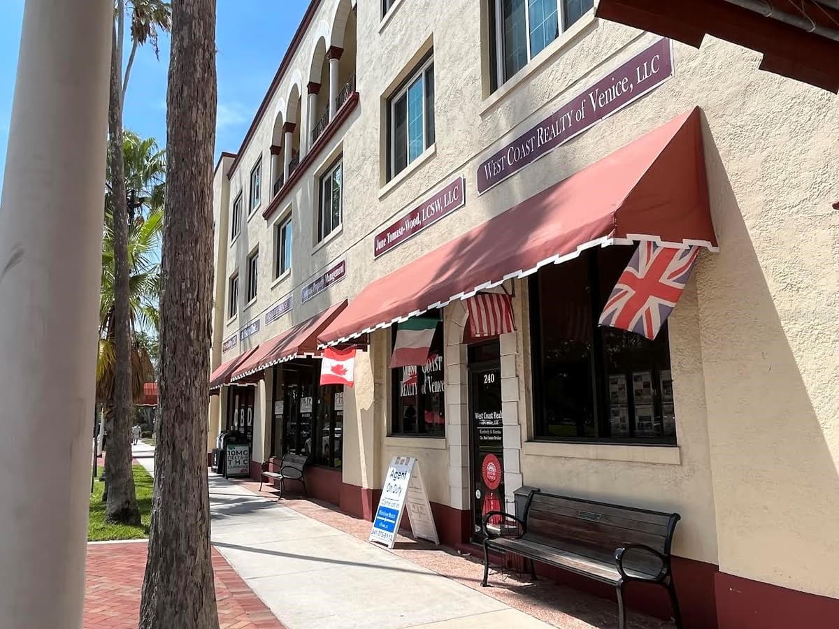 240 TAMPA AVENUE — photo 1 of 7