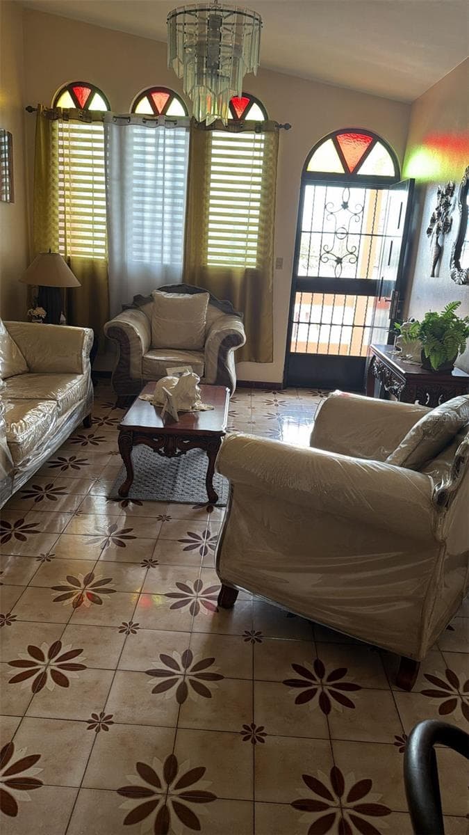 #55A CALLE JOSÉ HERNANDEZ — photo 8 of 23