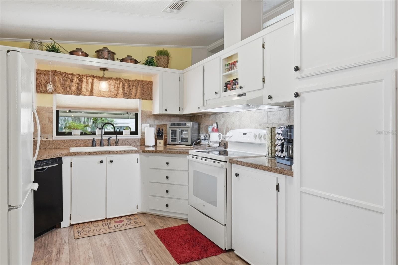111 WINTERBERRY AVENUE — photo 10 of 28