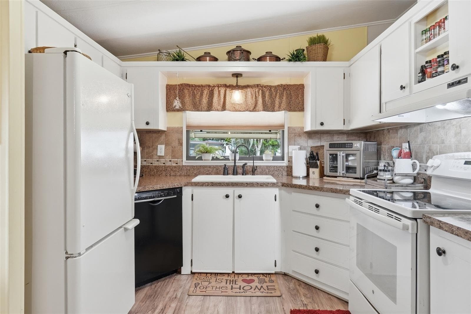 111 WINTERBERRY AVENUE — photo 11 of 28