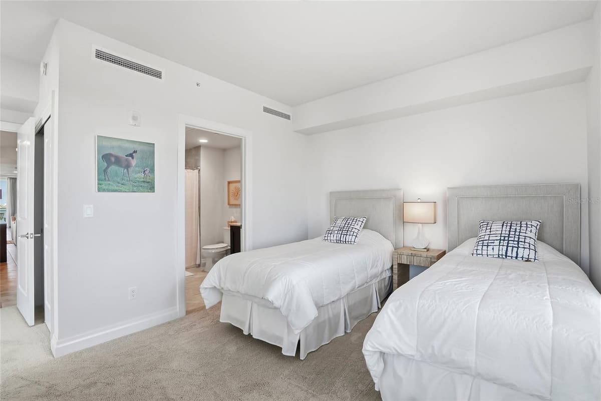 650 COLLANY ROAD — photo 33 of 58