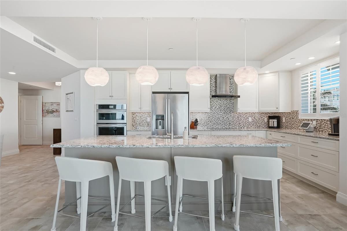 650 COLLANY ROAD — photo 15 of 58