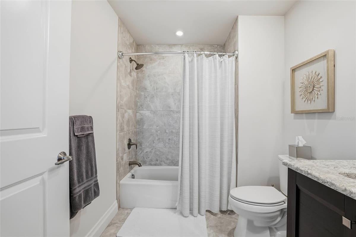650 COLLANY ROAD — photo 36 of 58