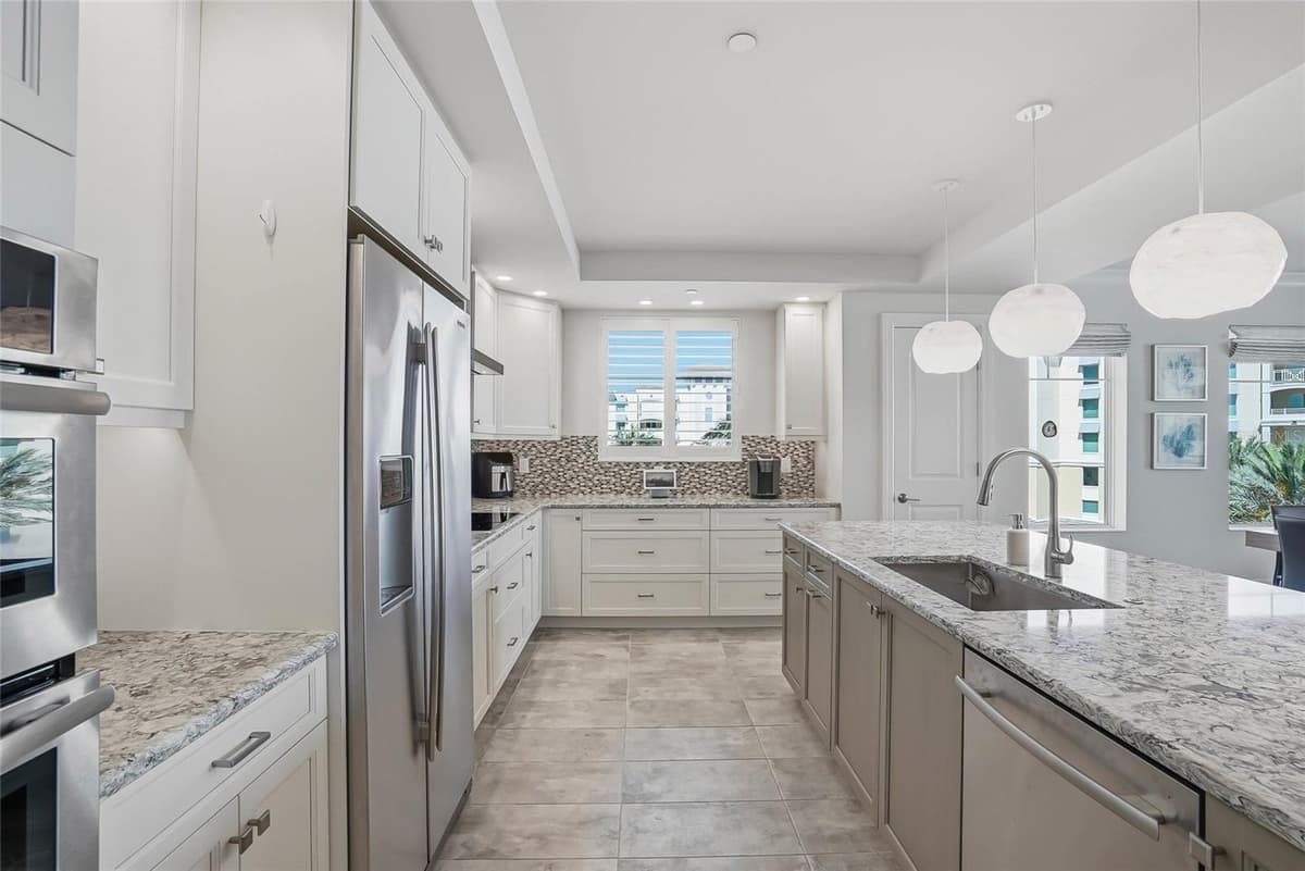 650 COLLANY ROAD — photo 12 of 58