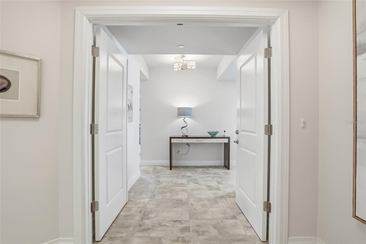 650 COLLANY ROAD — photo 8 of 58